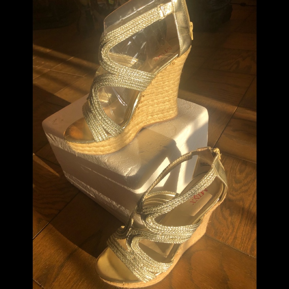 Gold  Sandals like NEW 10.00